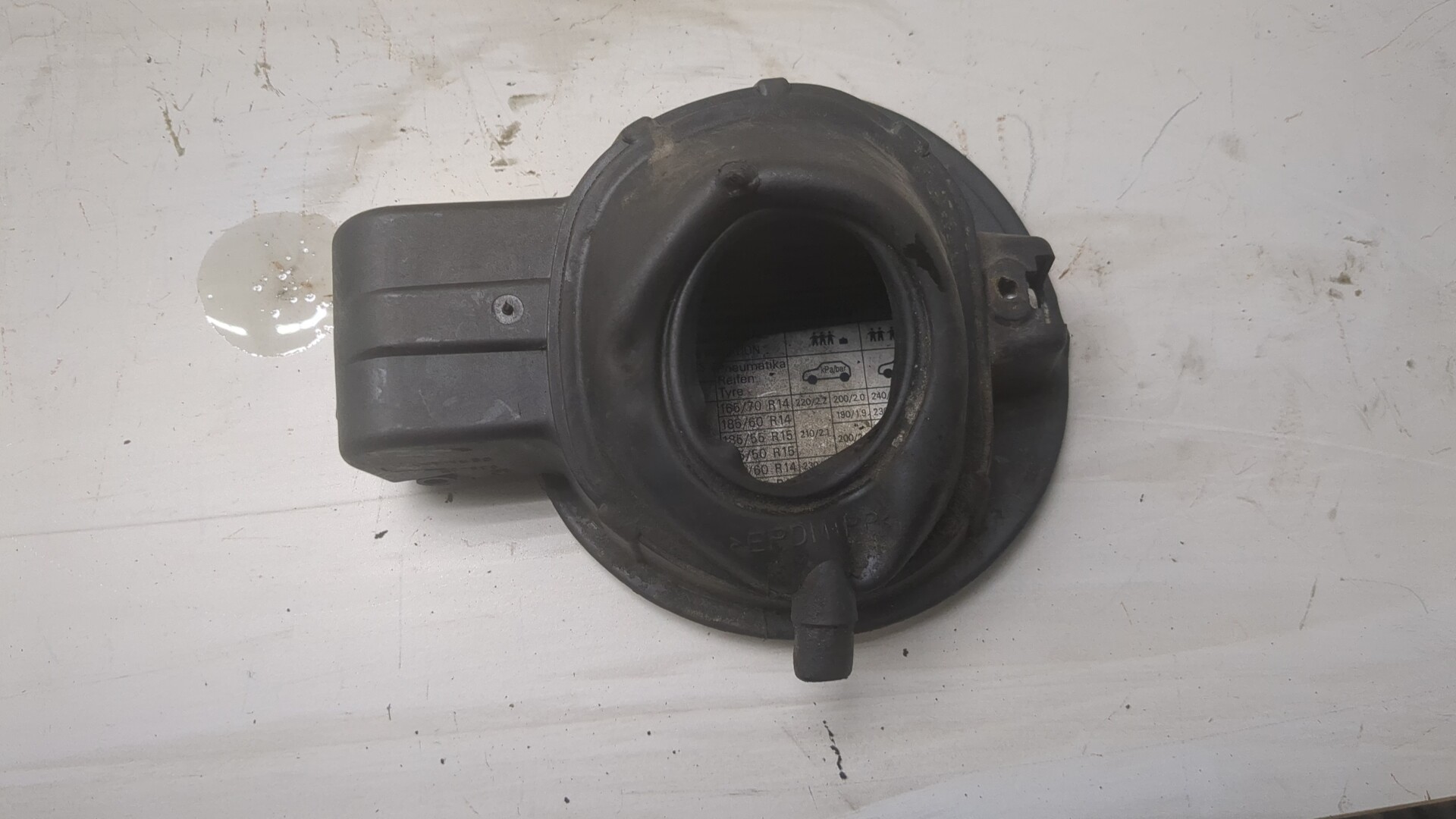 Лючок бензобака