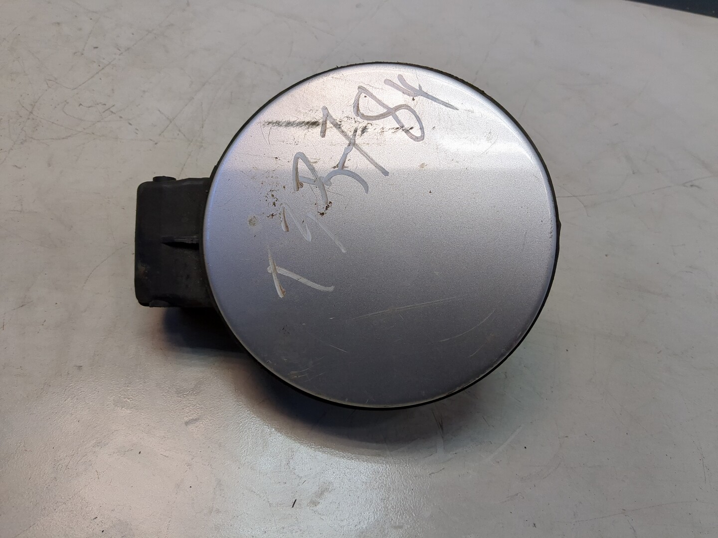 Лючок бензобака