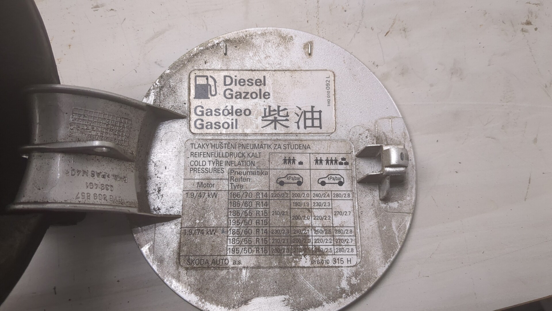 Лючок бензобака