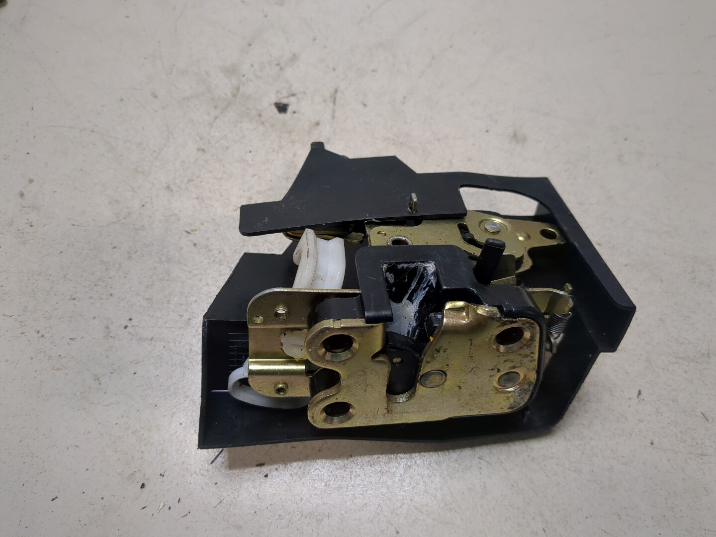 Замок двери задней правой