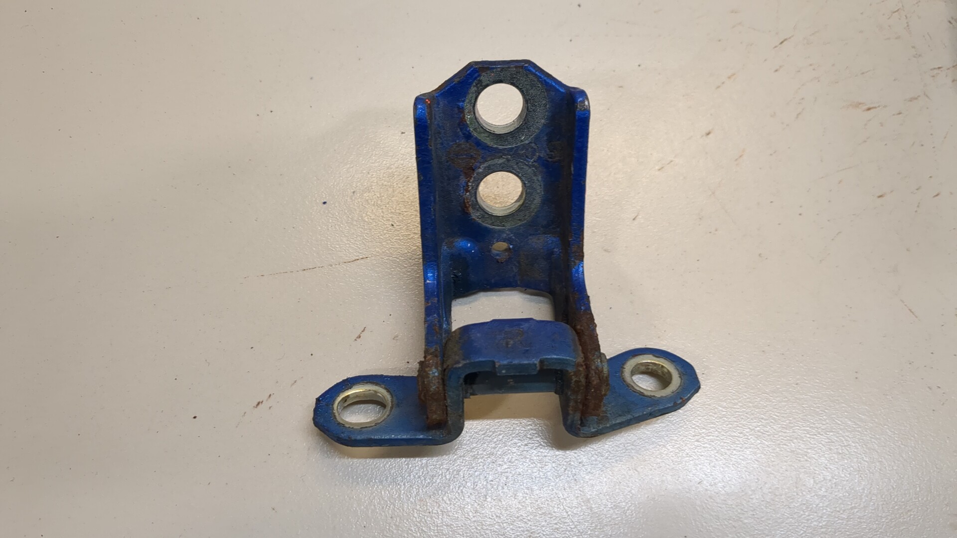 Петля двери