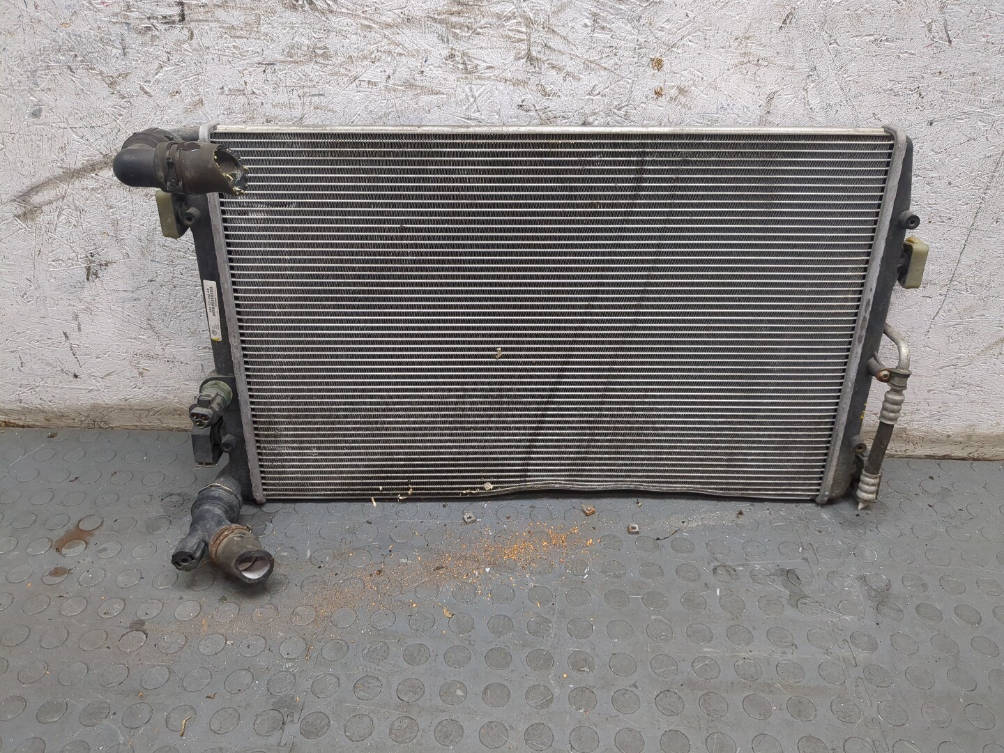 Радиатор охлаждения двигателя основной