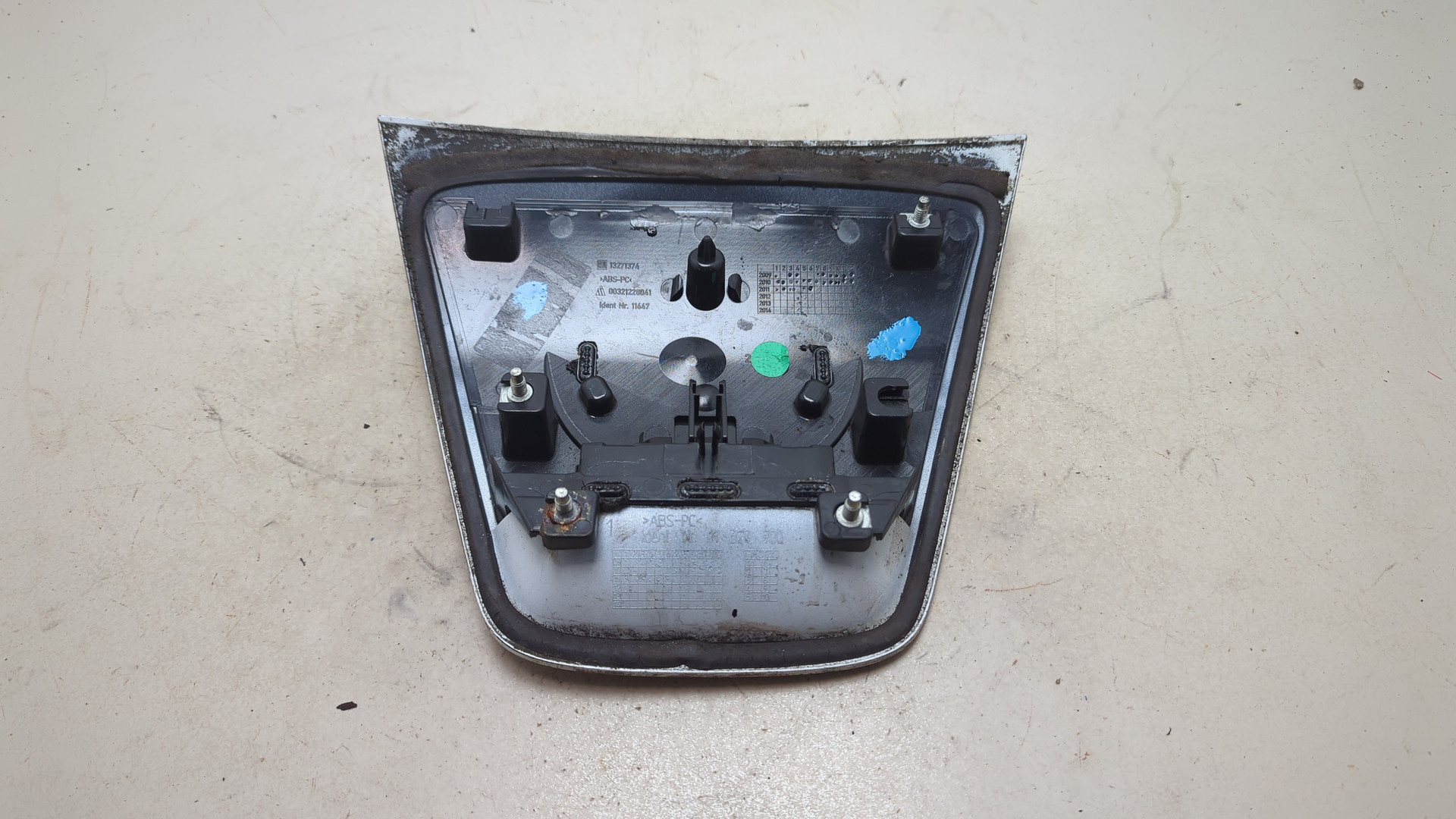 Кнопка открывания багажника