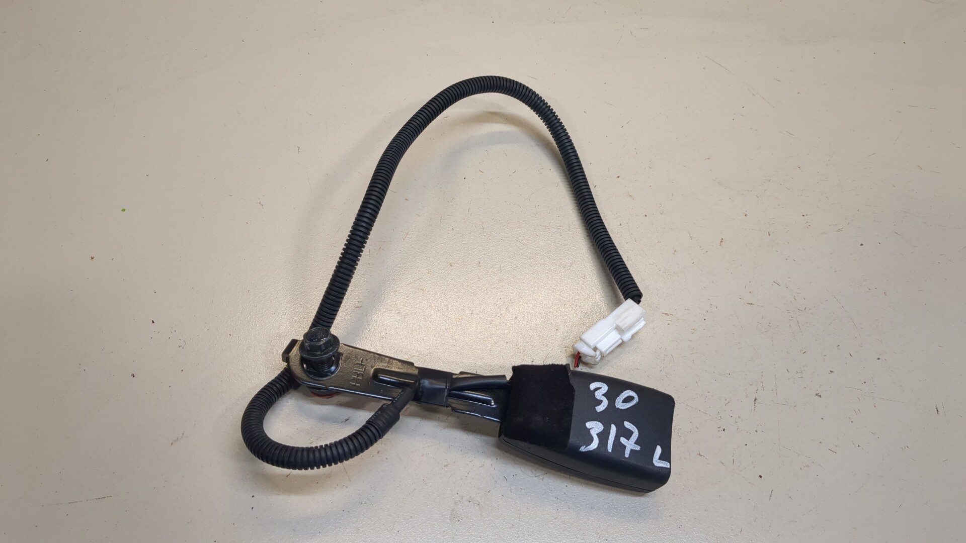 Ответная часть ремня безопасности