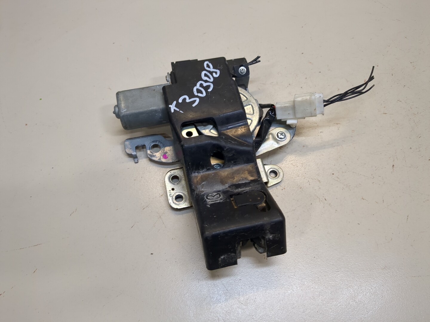 Замок багажника