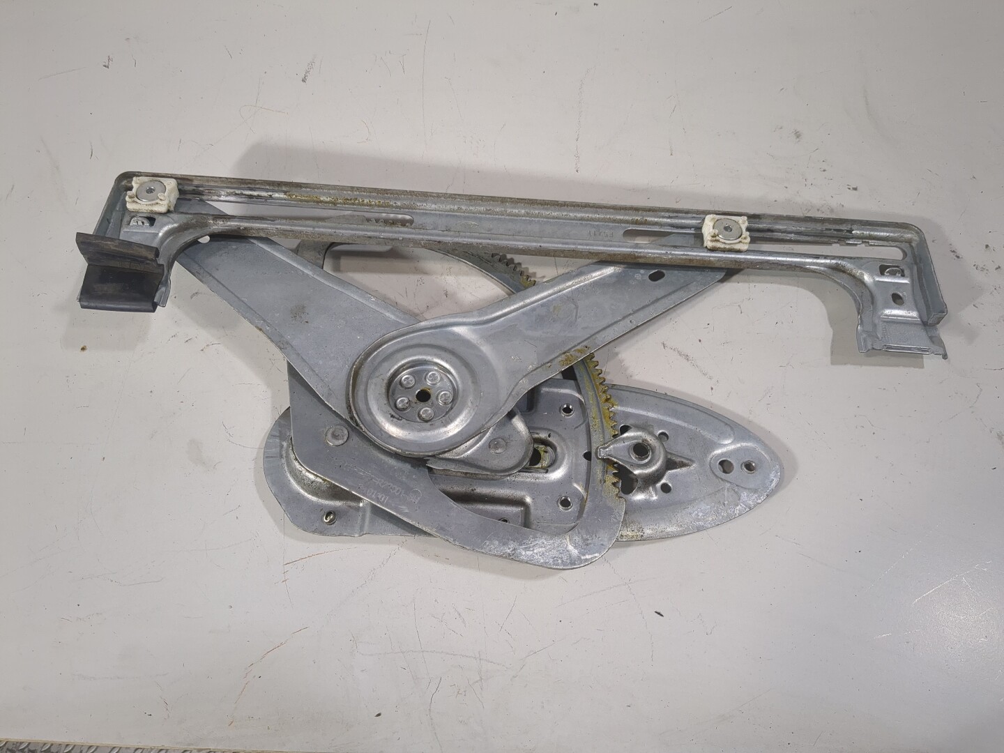 Стеклоподъемник электр. задний левый