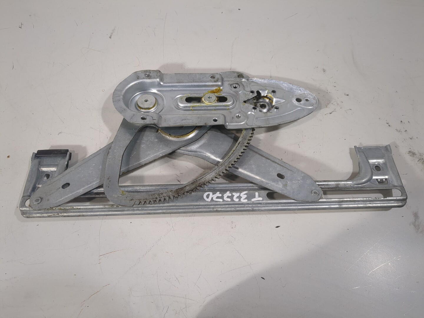 Стеклоподъемник электр. задний левый