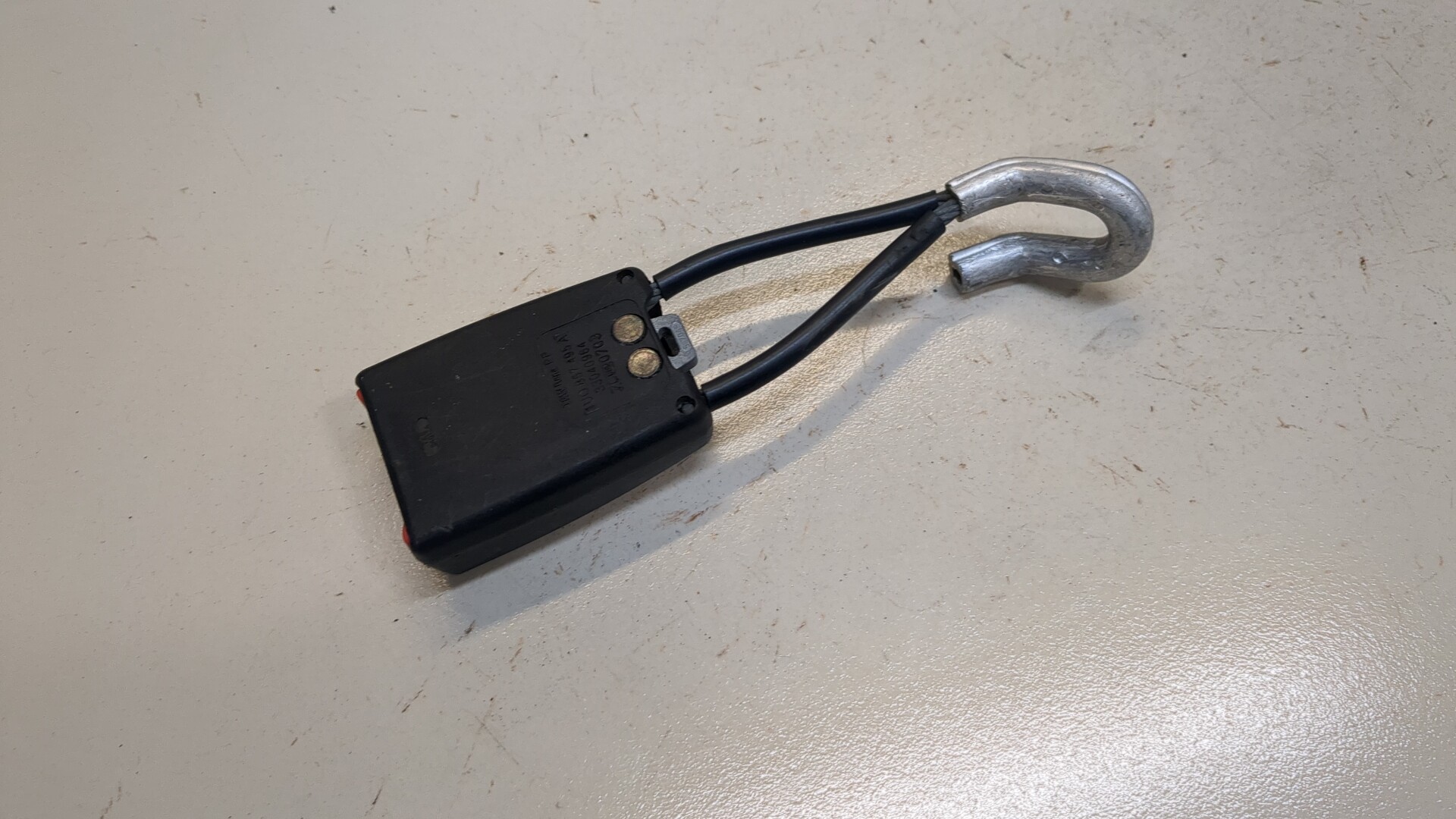 Ответная часть ремня безопасности