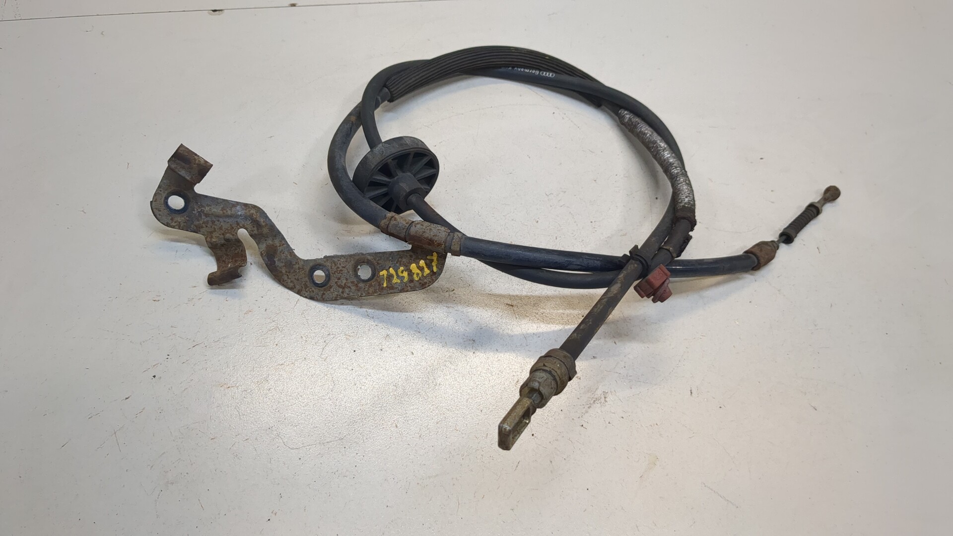 Трос стояночного тормоза