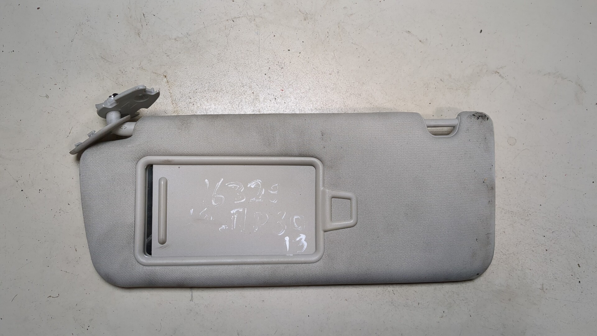 Козырек солнцезащитный