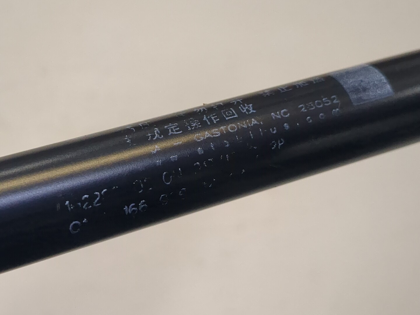 Амортизатор капота