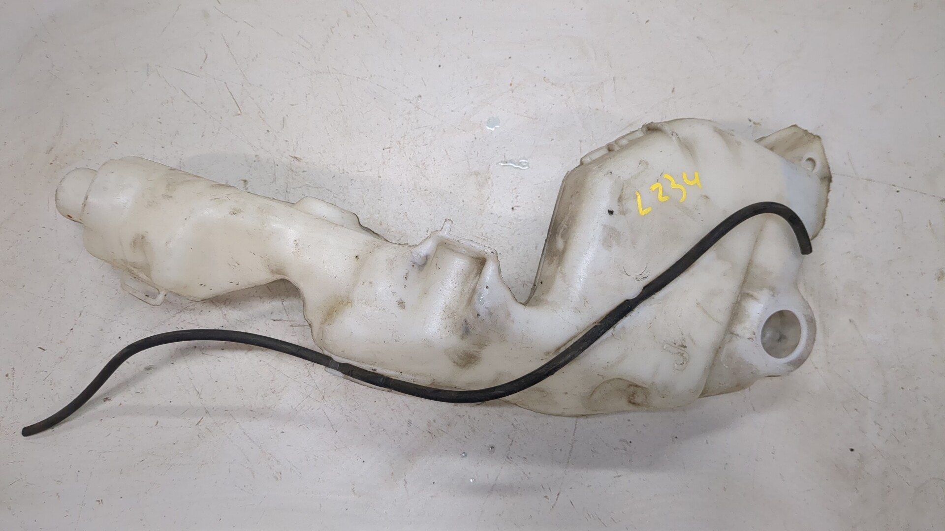 Бачок омывателя лобового стекла