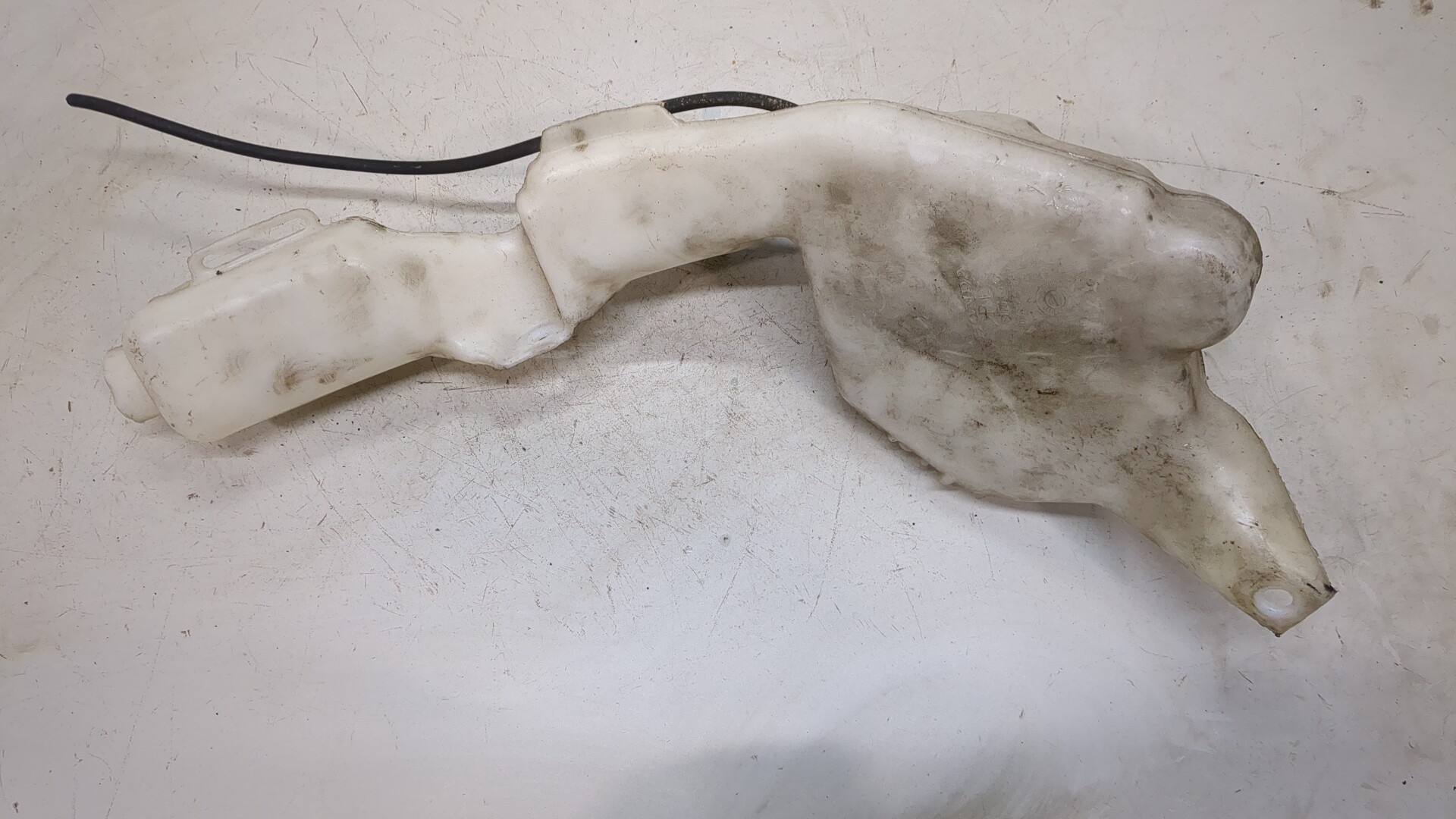 Бачок омывателя лобового стекла