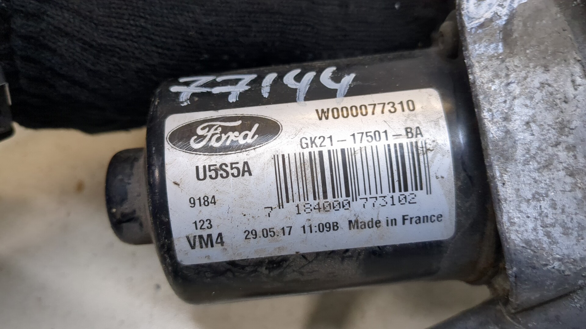 Моторчик стеклоочистителя передний