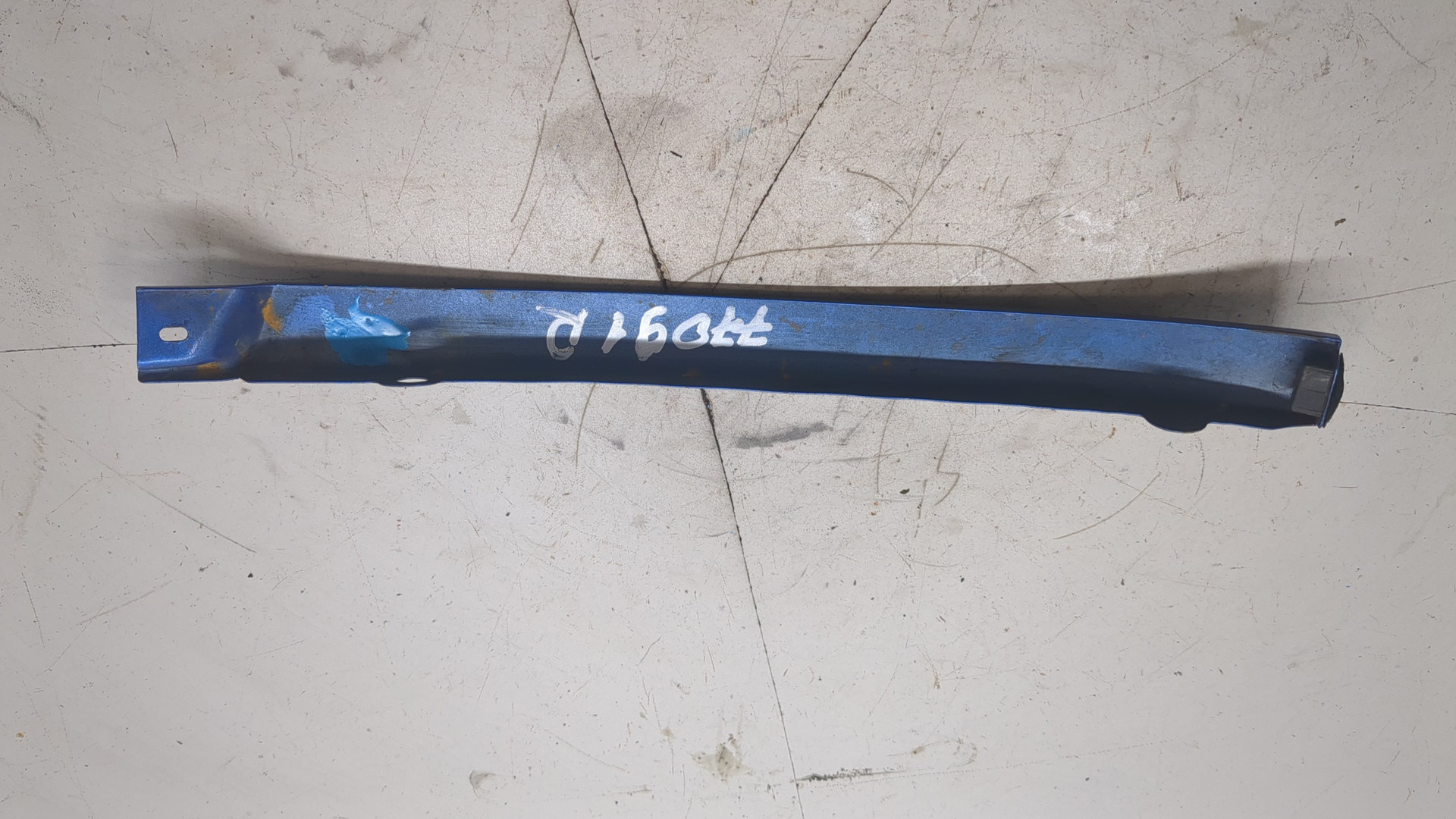 Планка под фару правая