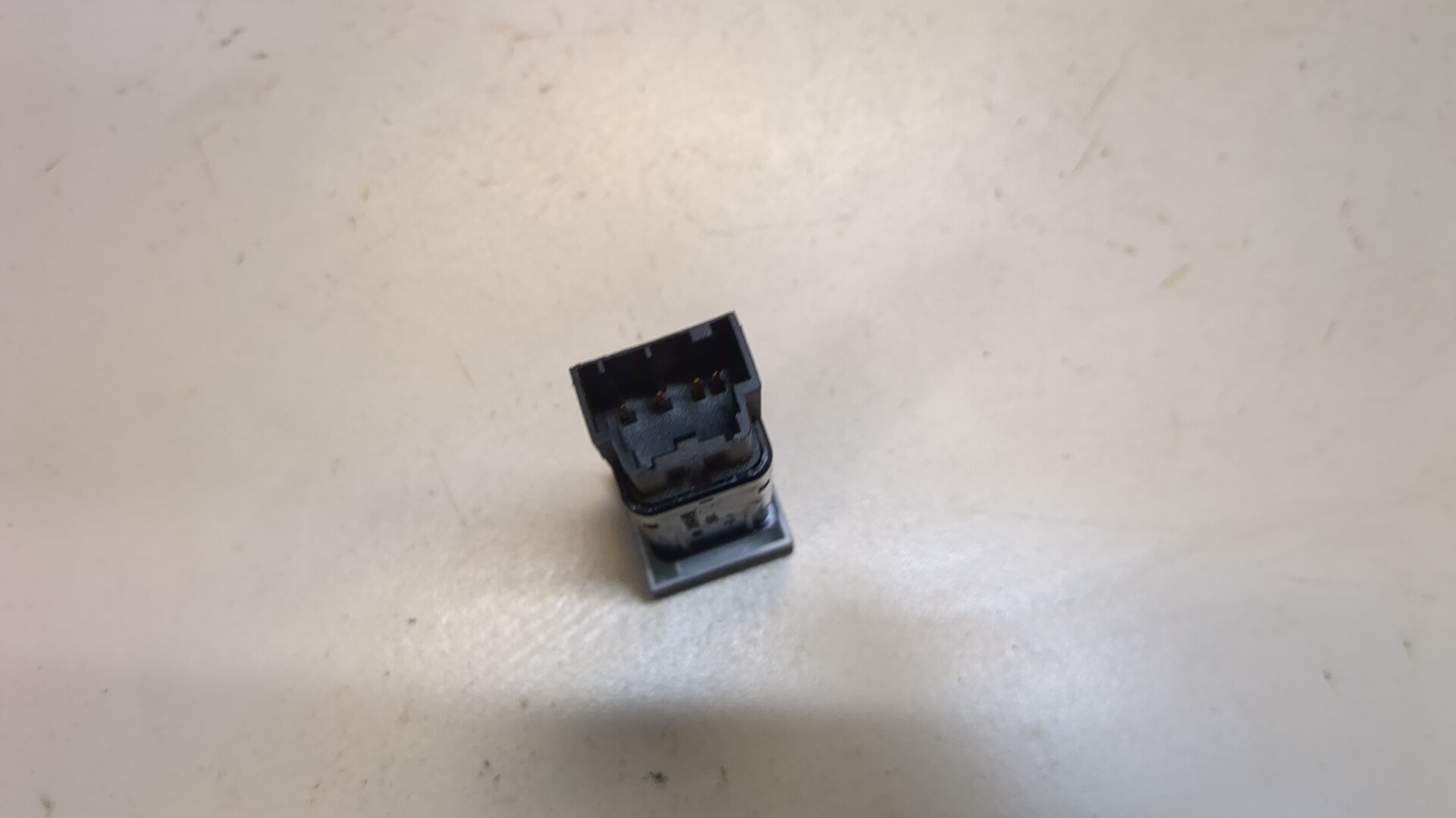 Кнопка переключения режимов подвески