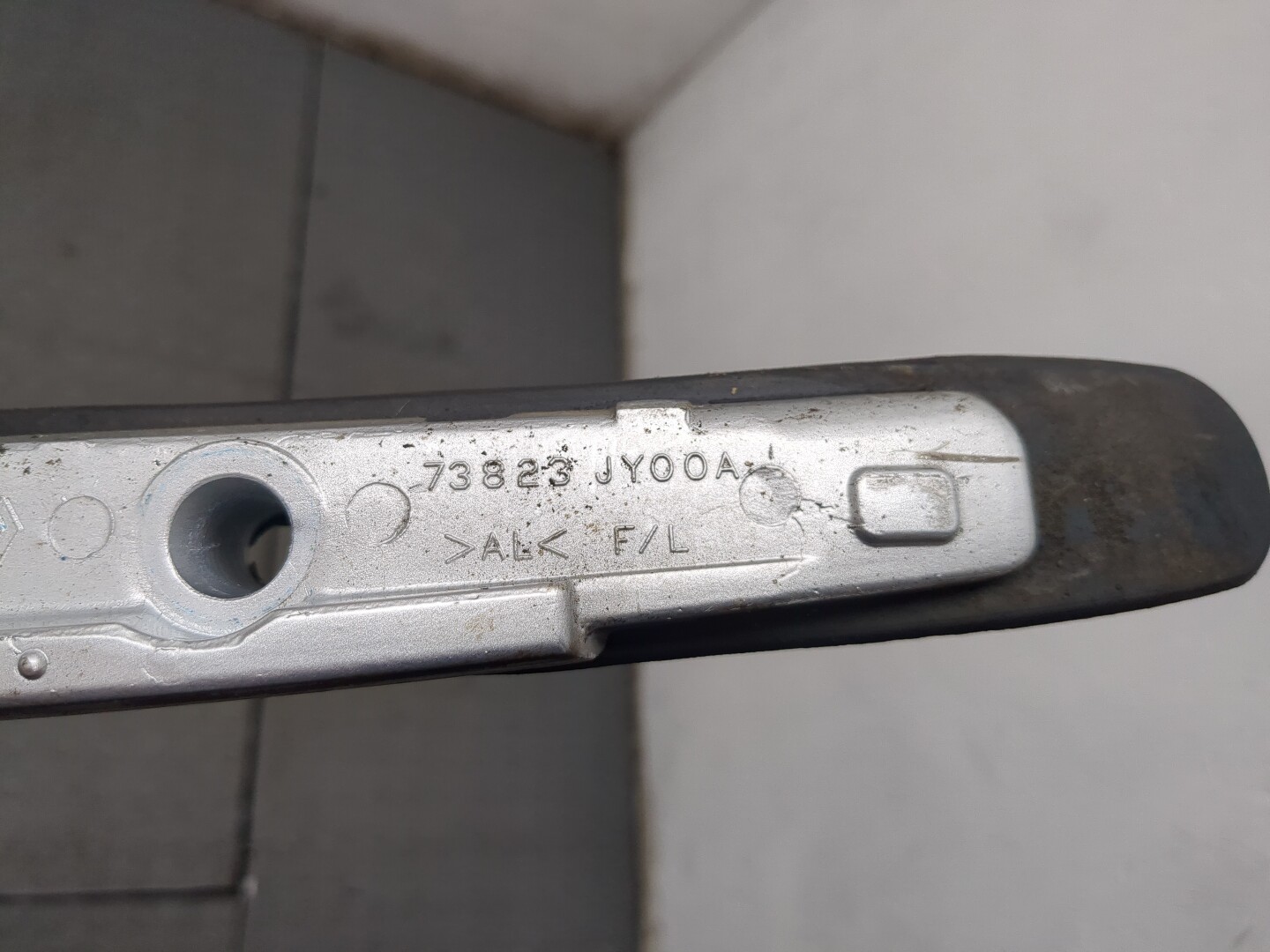 Рейлинг (релинг) левый (планка на крышу)