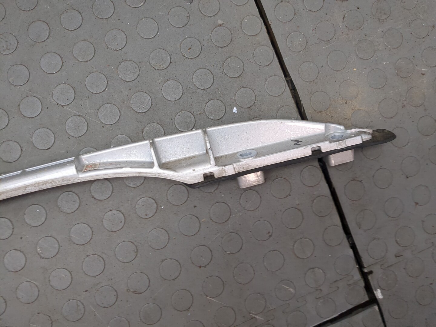 Рейлинг (релинг) левый (планка на крышу)