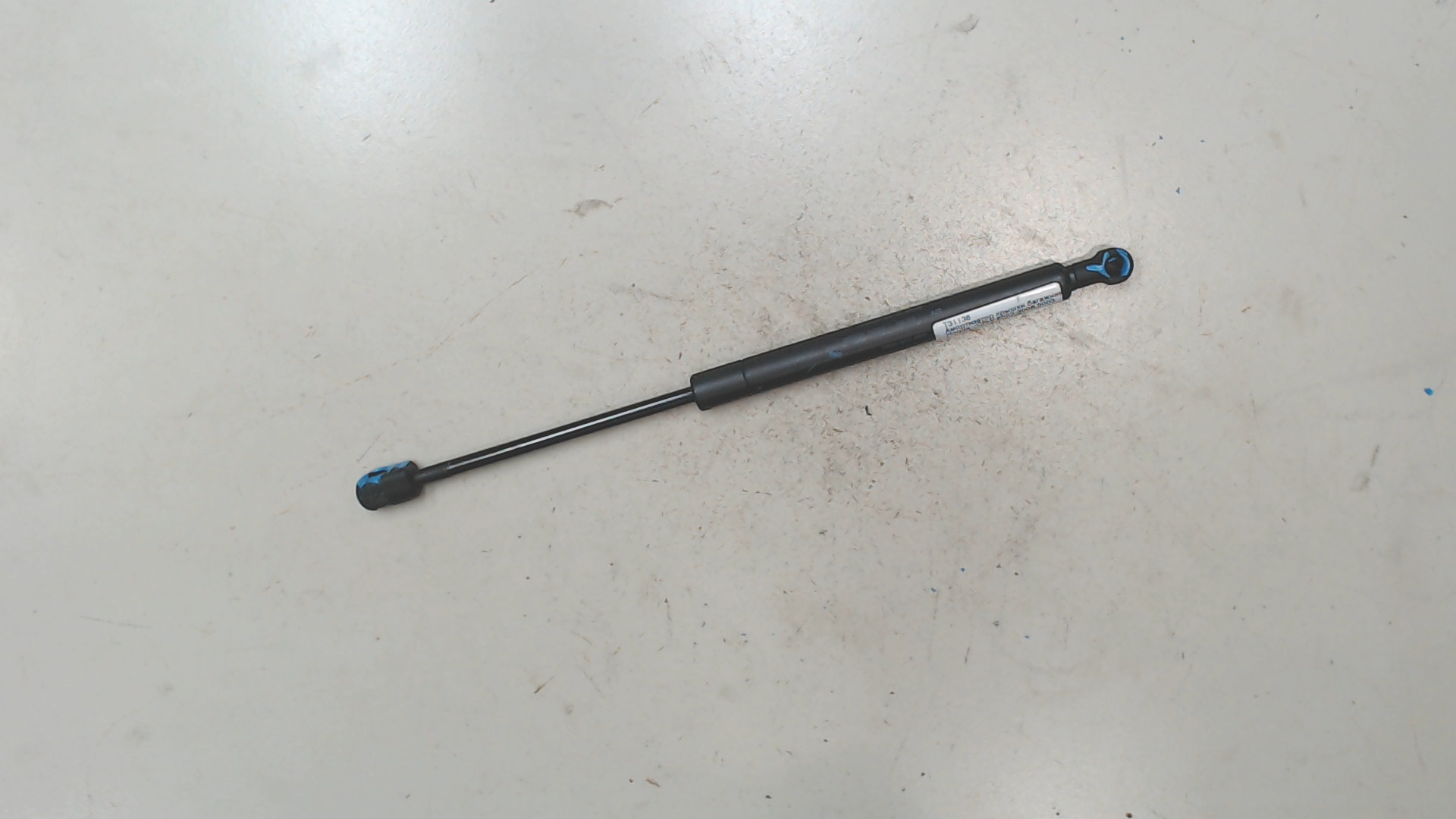 Амортизатор крышки багажника