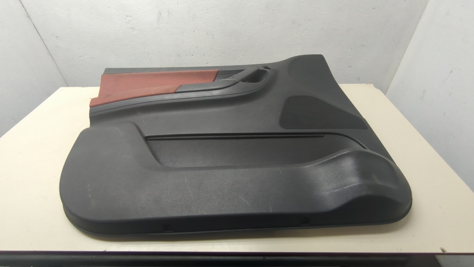 Обшивка двери передней левой