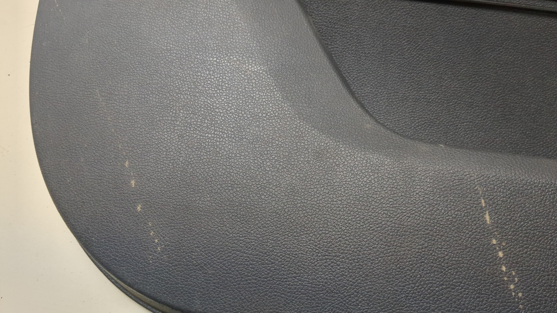 Обшивка двери передней левой