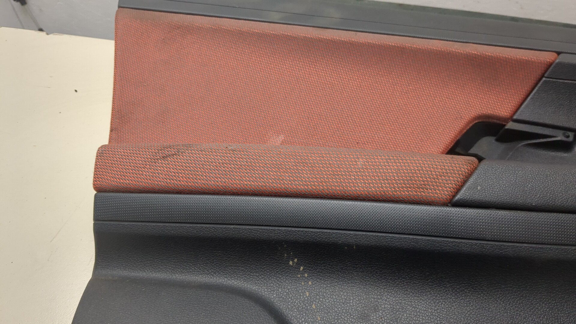 Обшивка двери передней левой