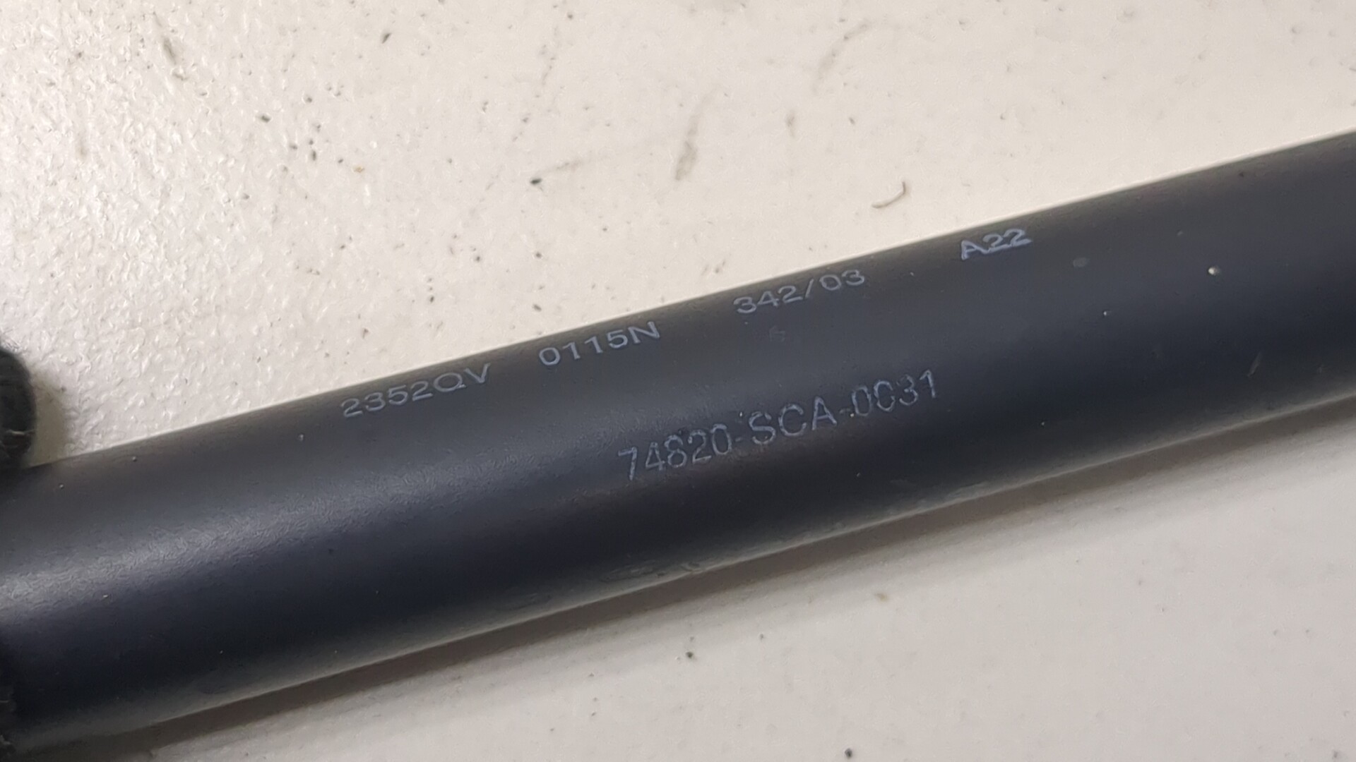 Амортизатор стекла багажника