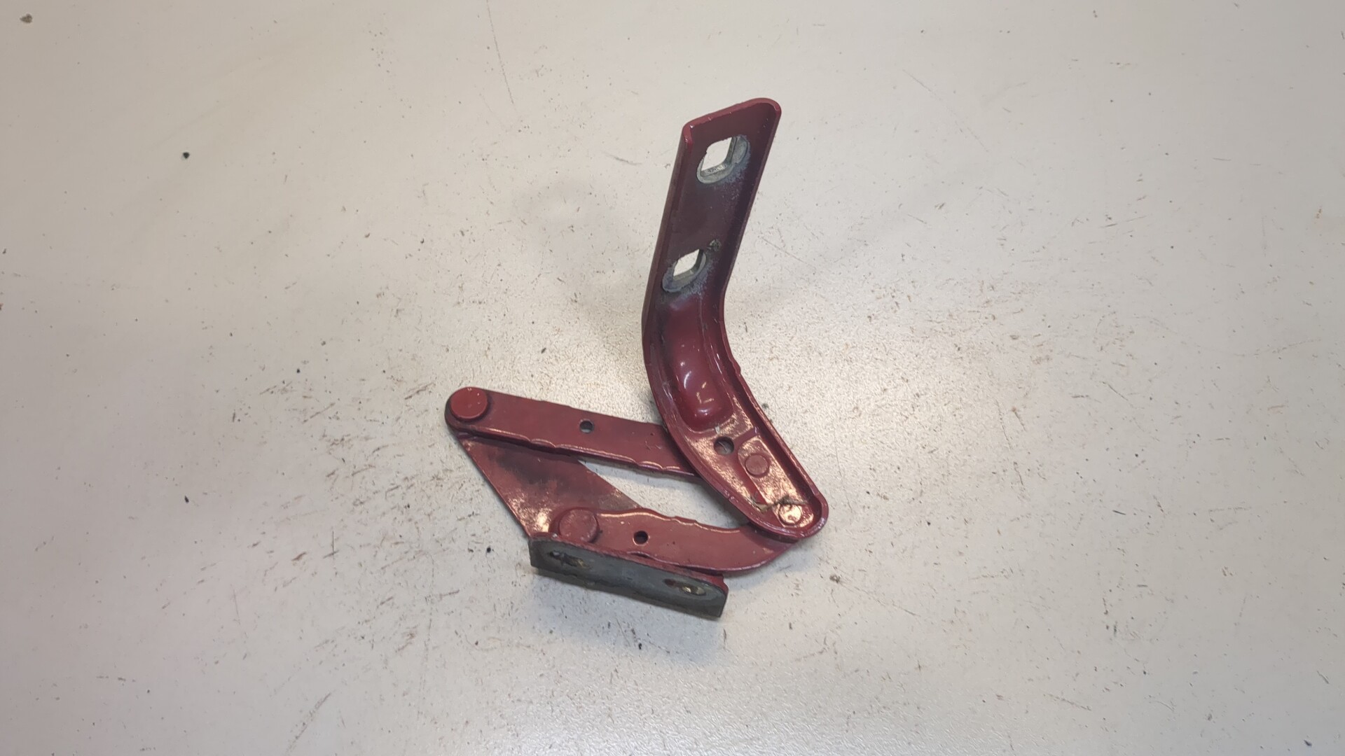 Петля капота правая