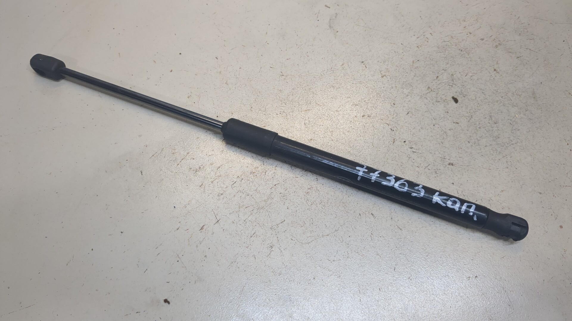 Амортизатор капота