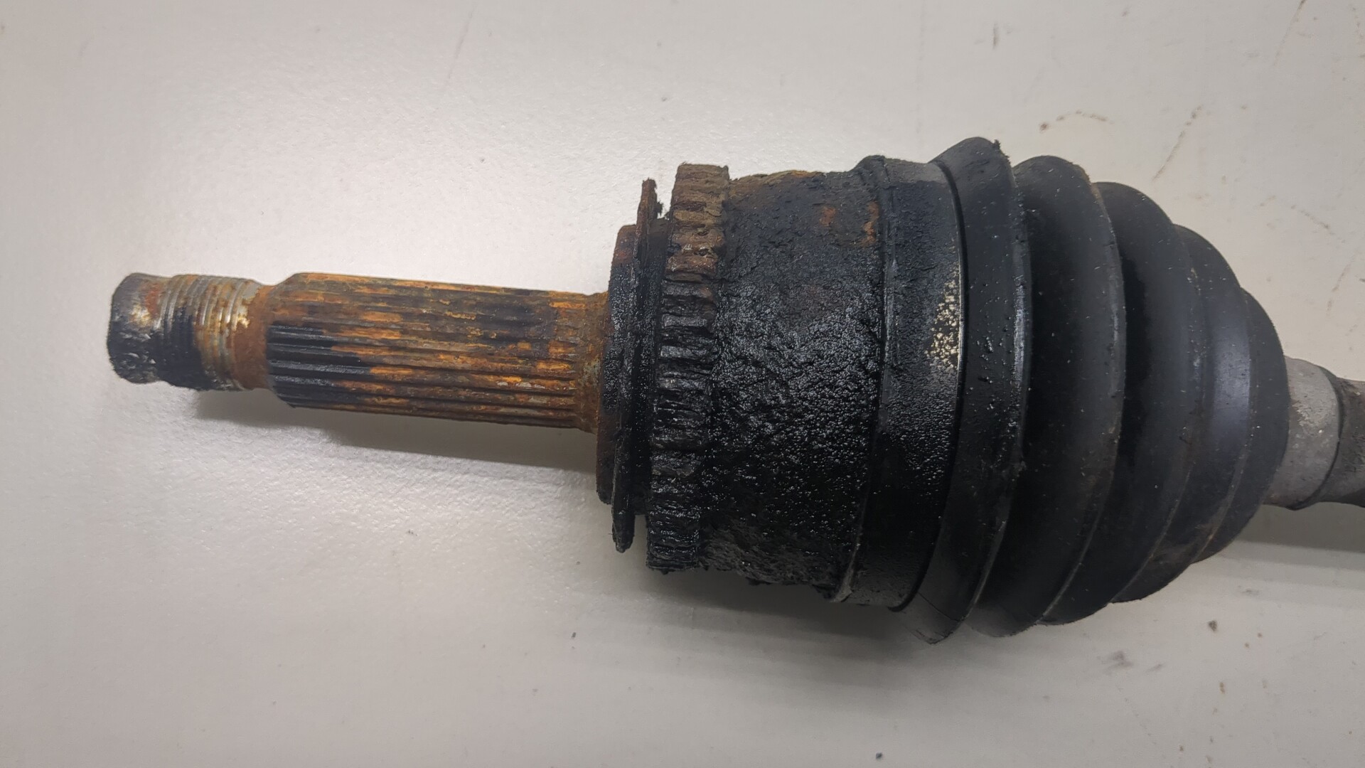 Полуось передняя правая