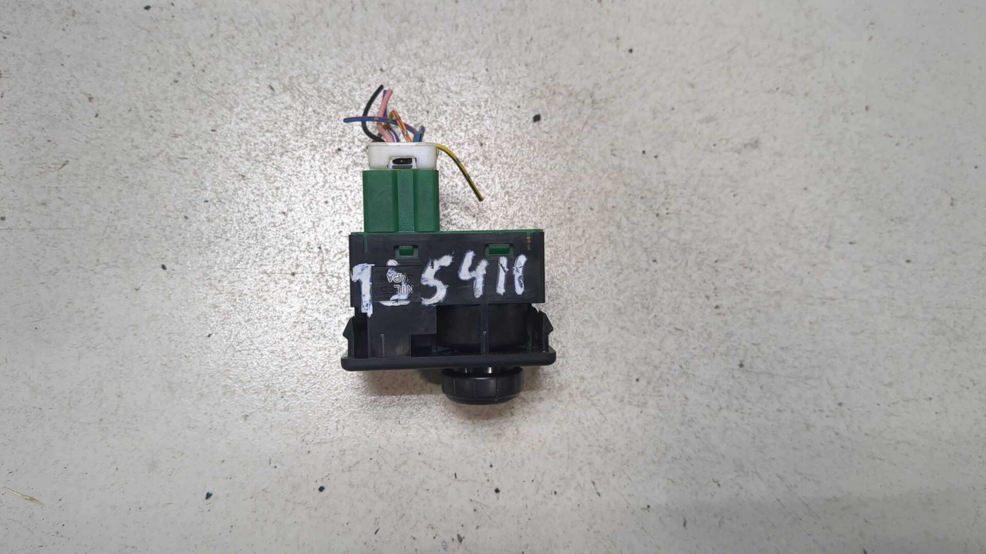 Кнопка регулировки зеркала