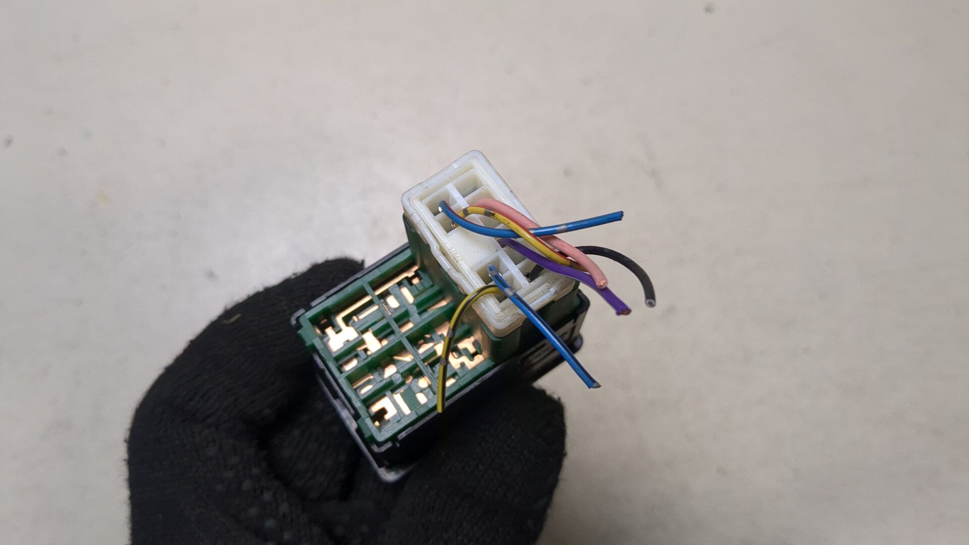 Кнопка регулировки зеркала