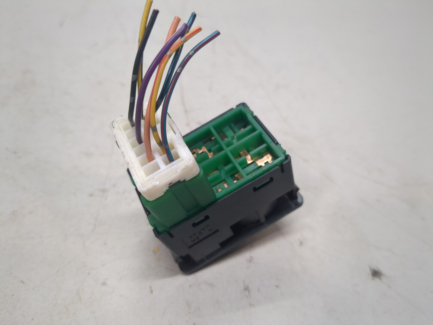 Кнопка регулировки зеркала