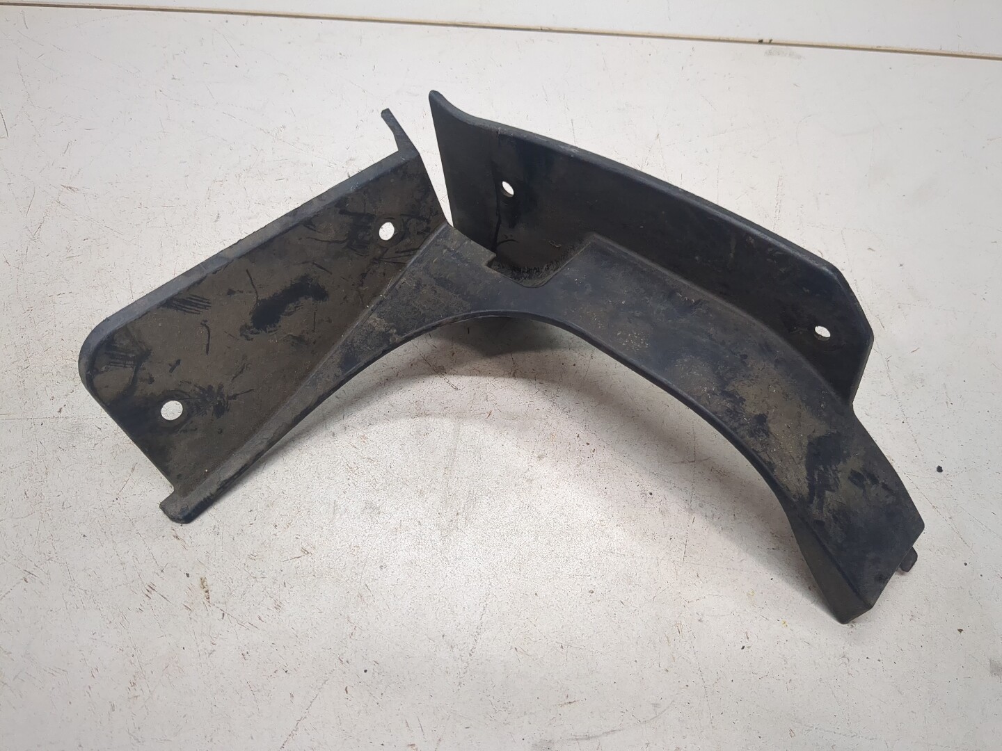 Кронштейн заднего бампера левый