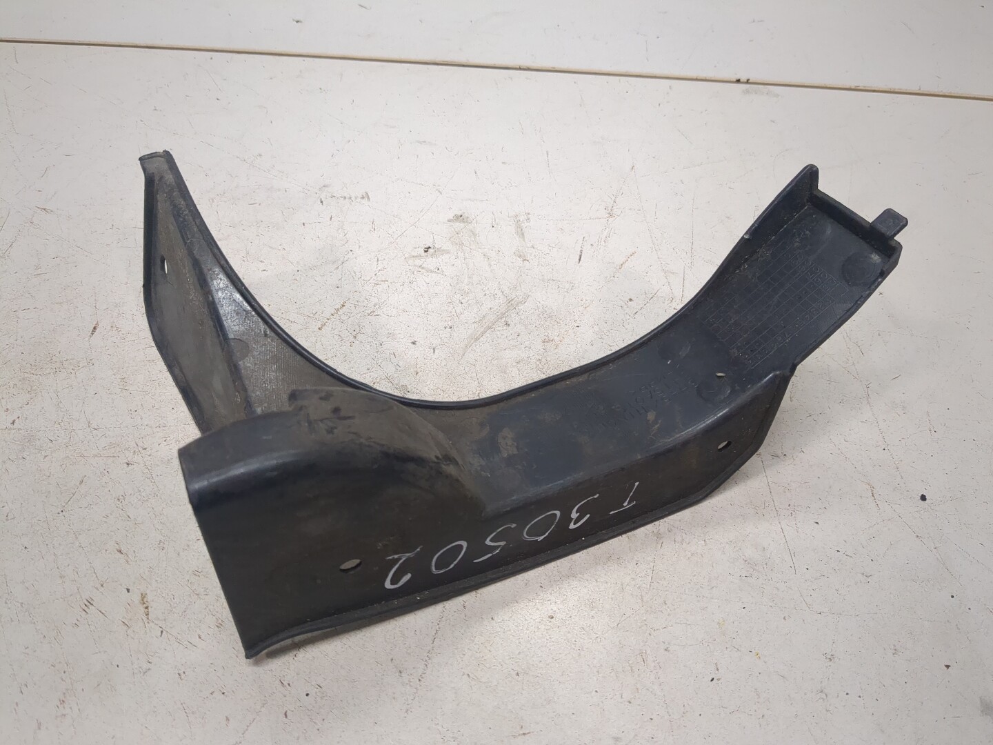 Кронштейн заднего бампера левый