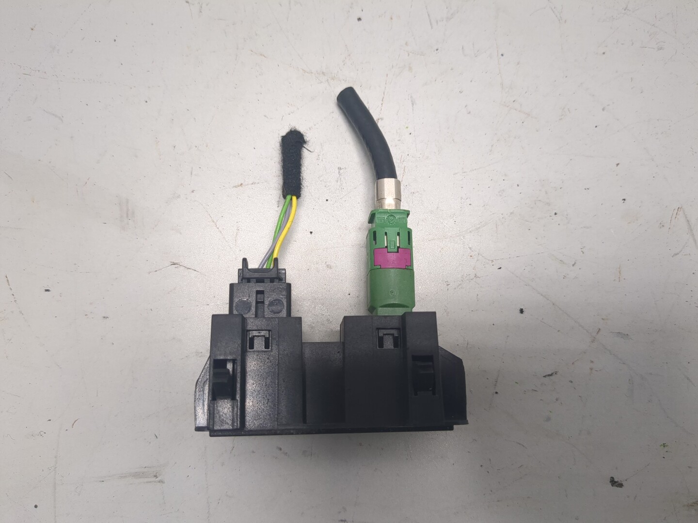 Гнездо AUX / USB IN