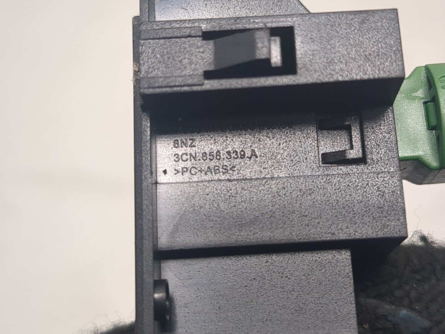 Гнездо AUX / USB IN