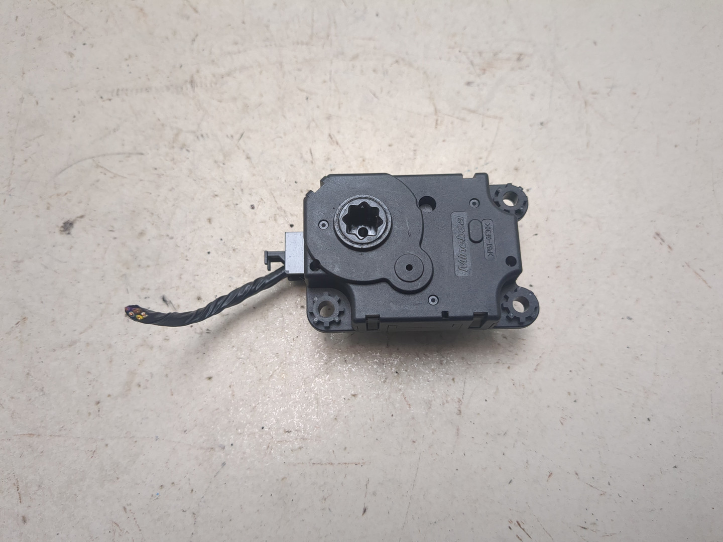 Моторчик заслонки печки