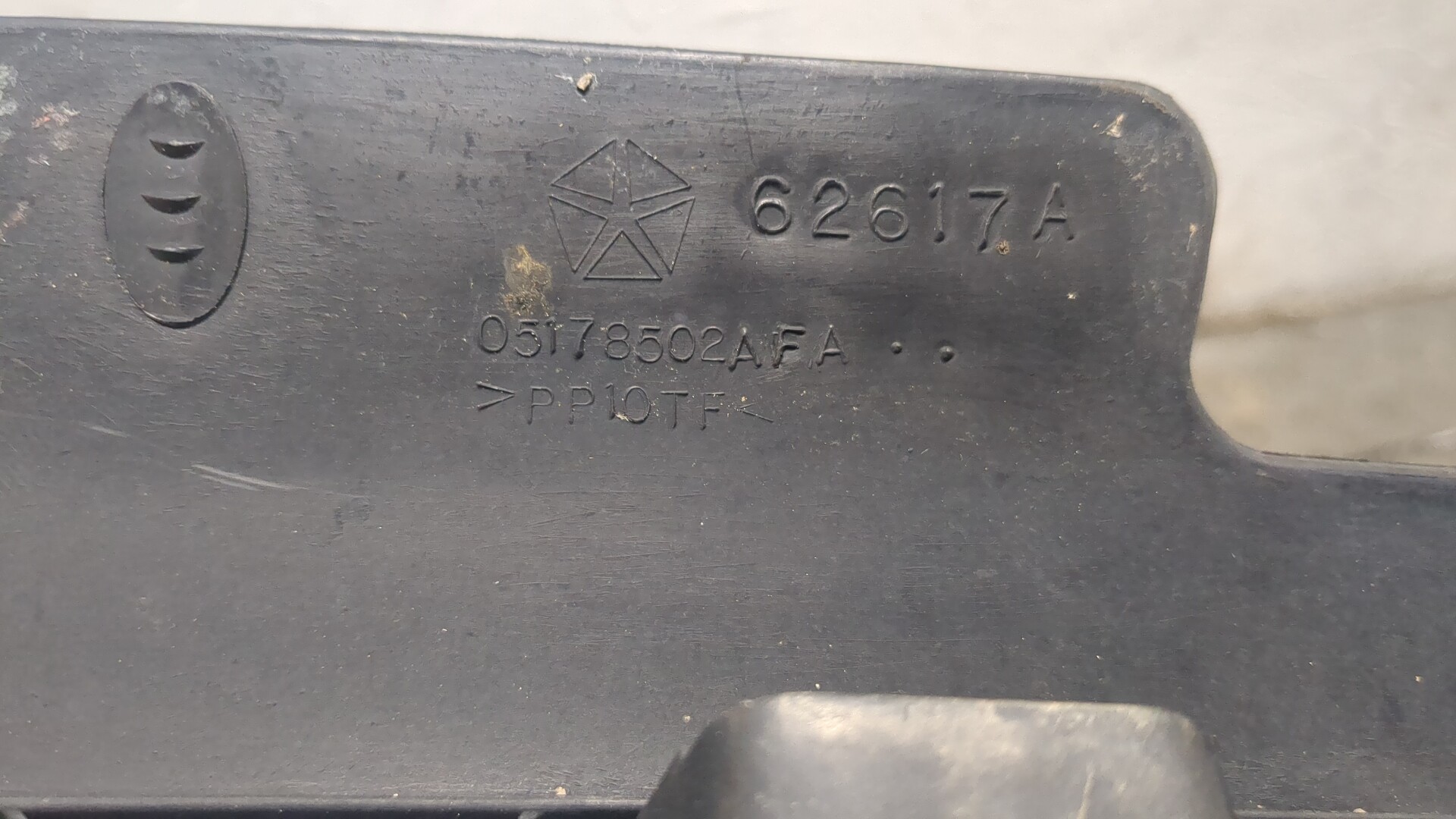 Решетка стеклоочистителей (Жабо)