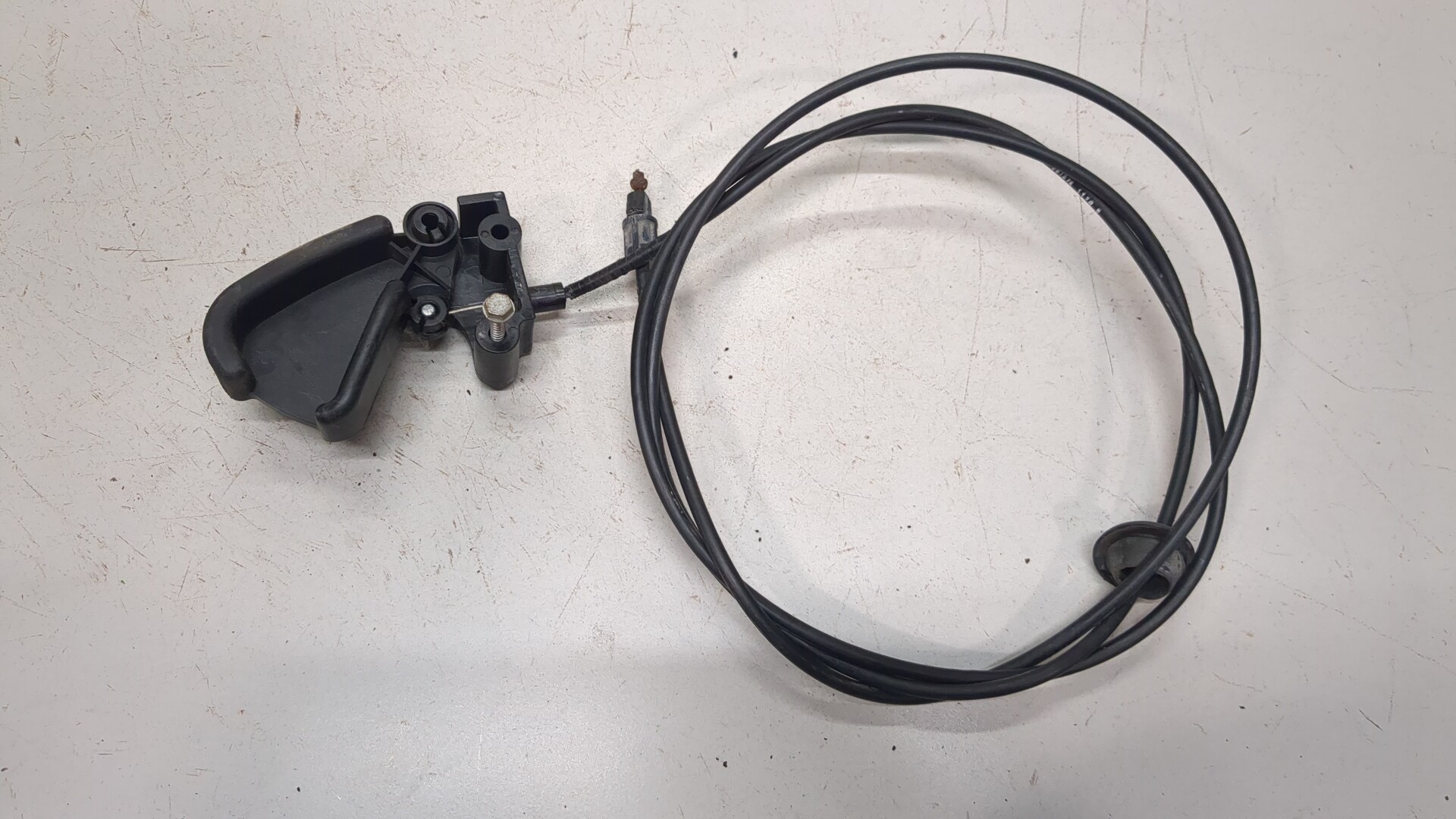 Ручка открывания капота