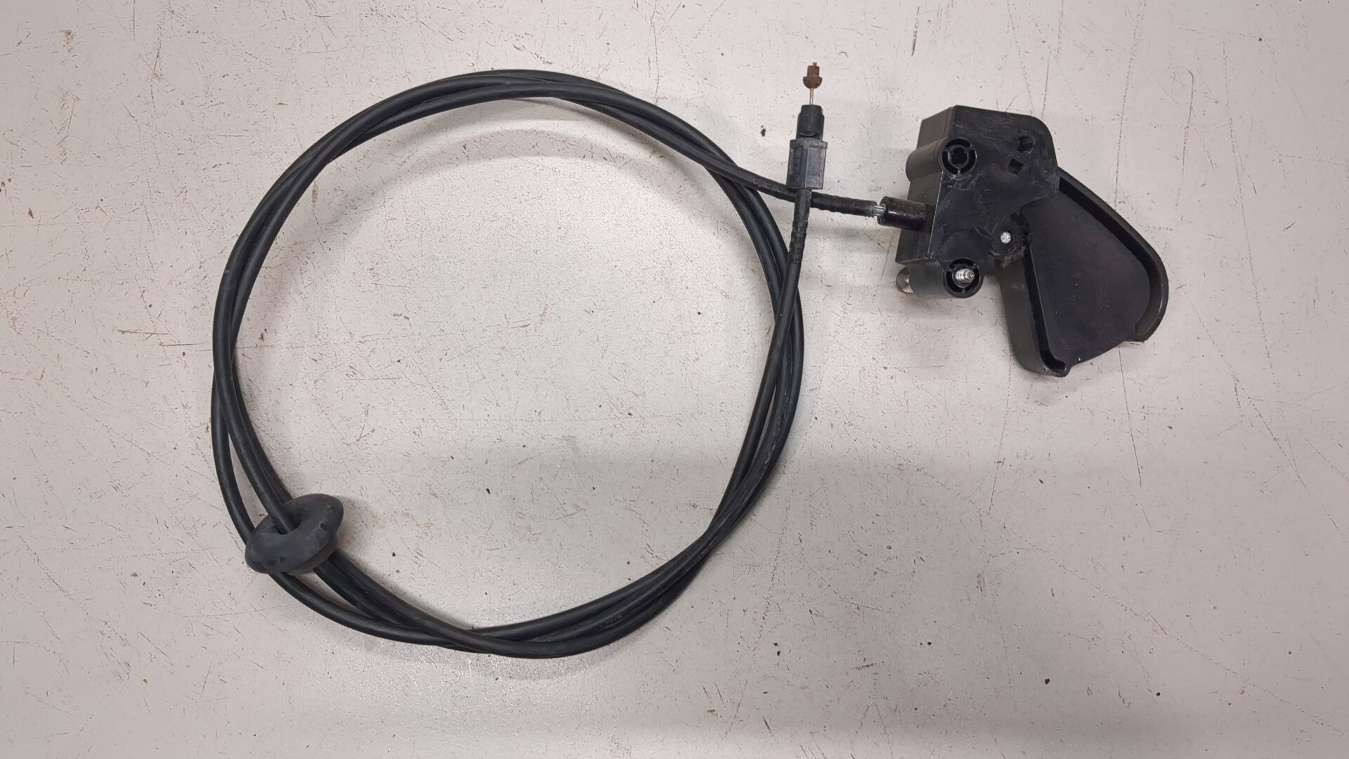 Ручка открывания капота