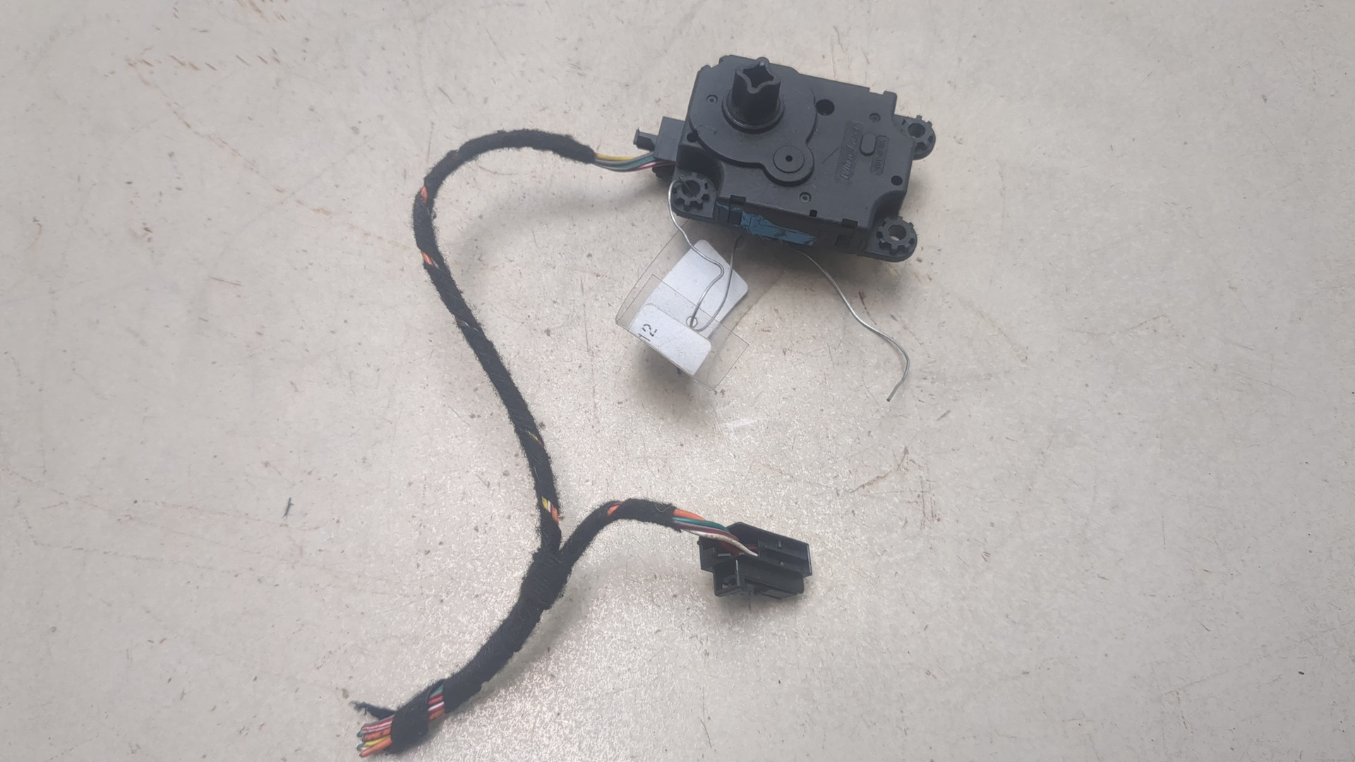 Моторчик заслонки печки