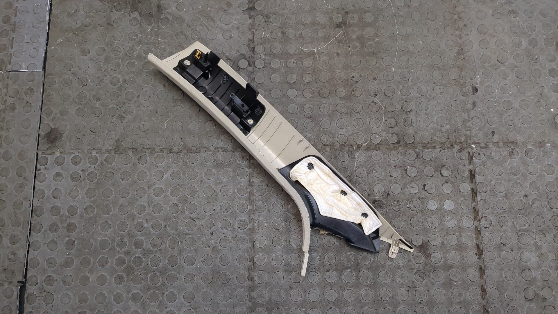 Обшивка стойки