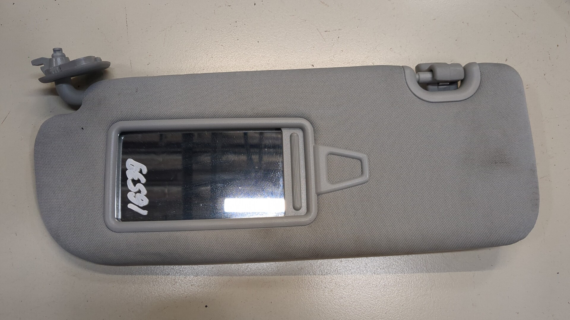 Козырек солнцезащитный