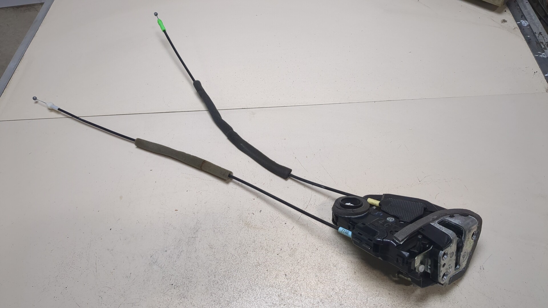 Замок двери задней правой