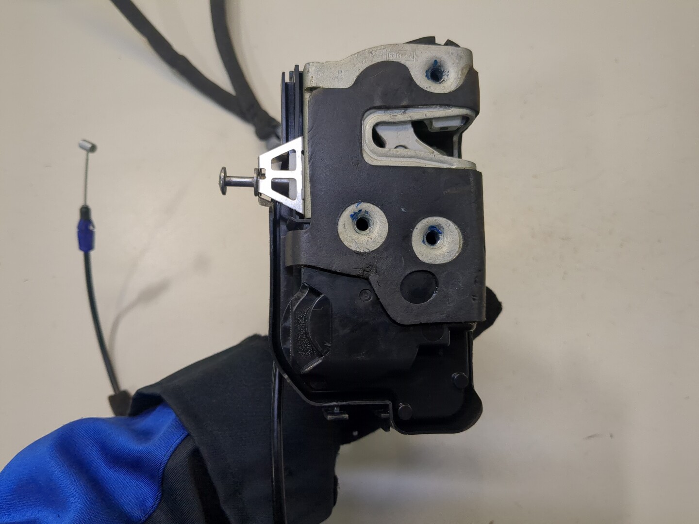 Замок двери задней правой