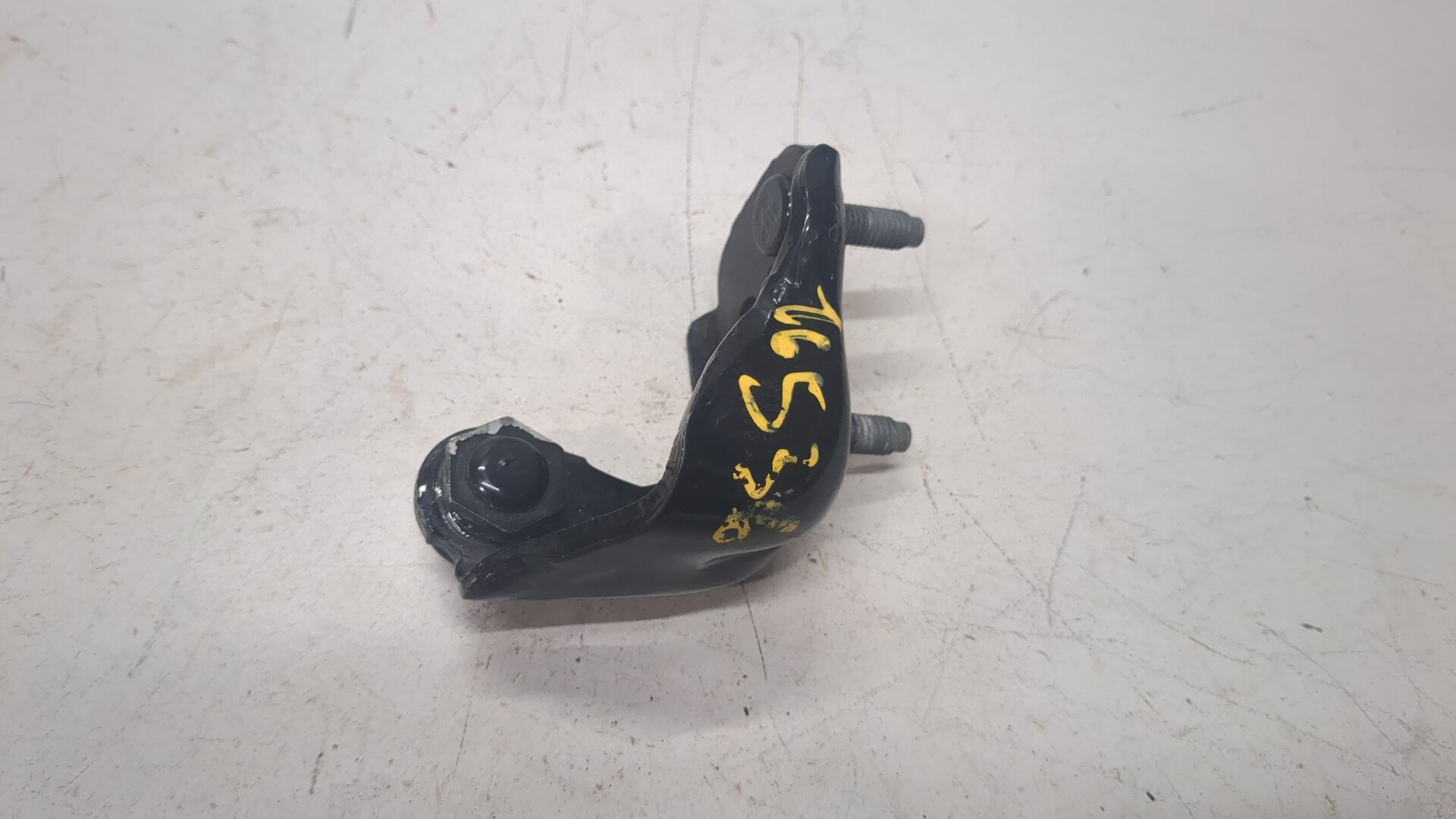 Петля двери