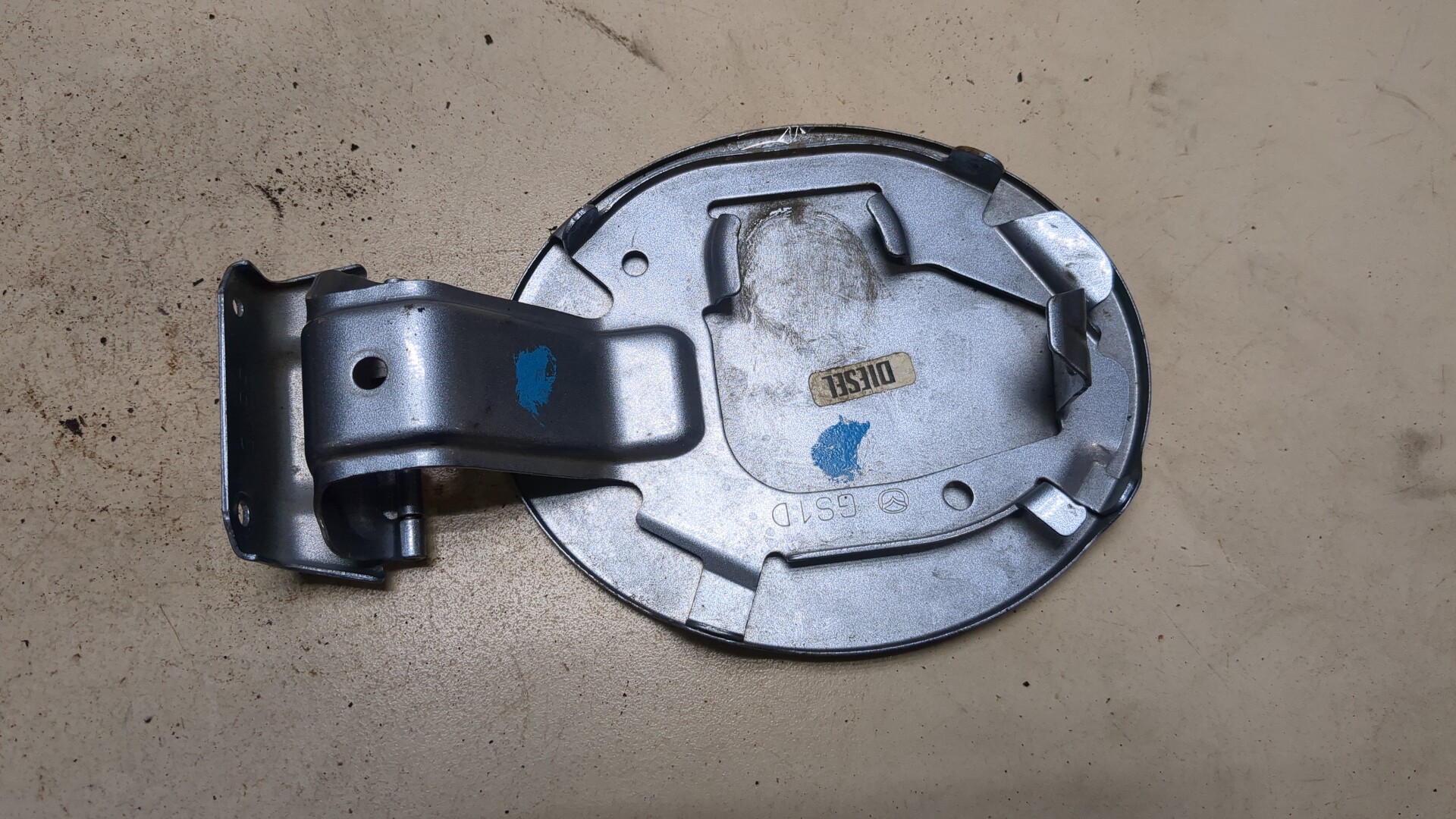 Лючок бензобака