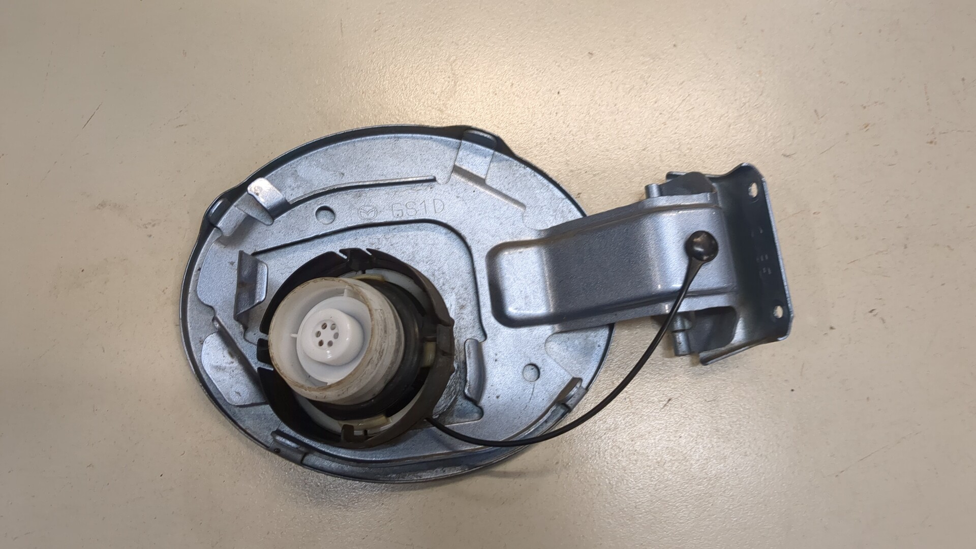 Лючок бензобака