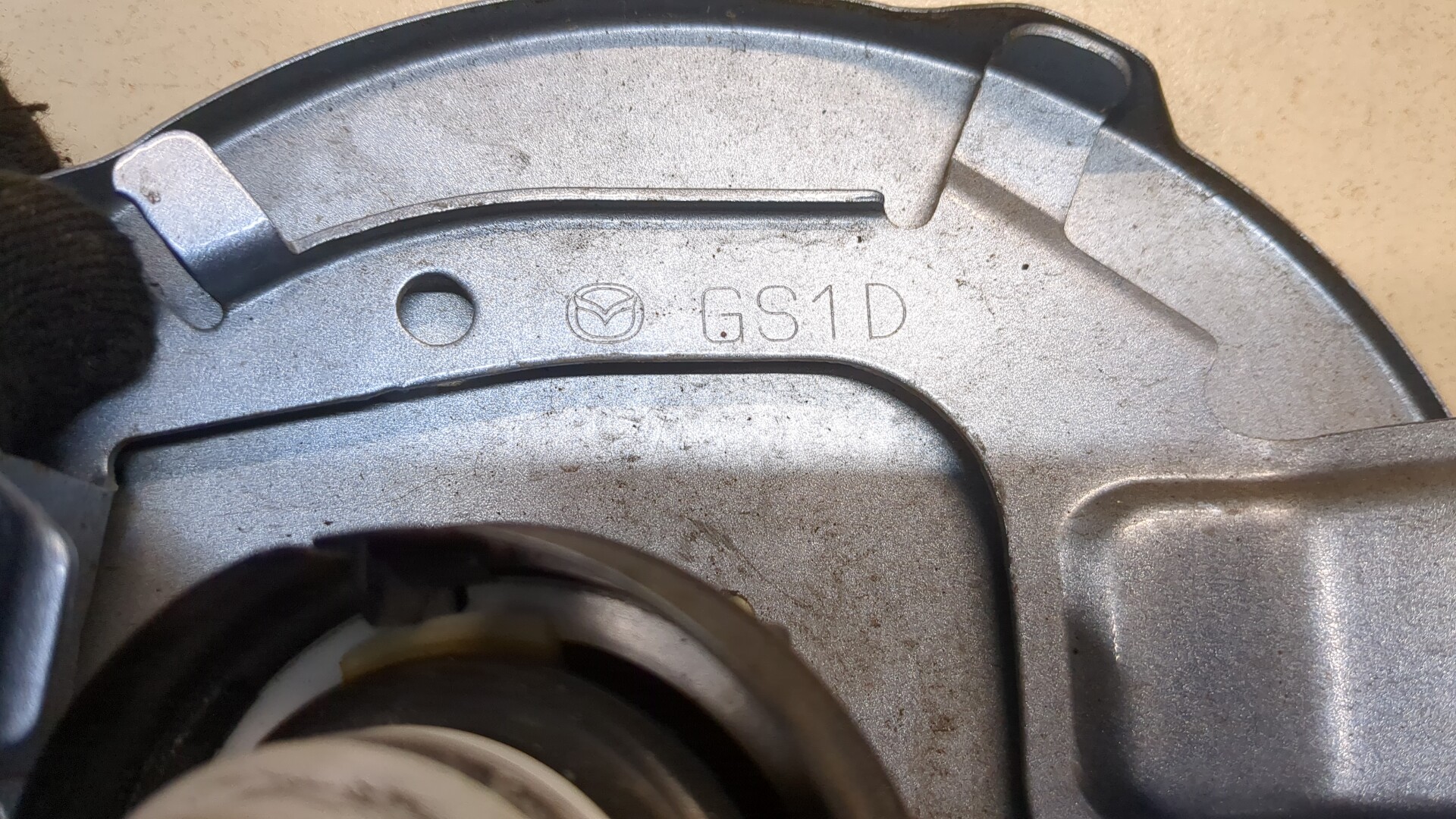 Лючок бензобака